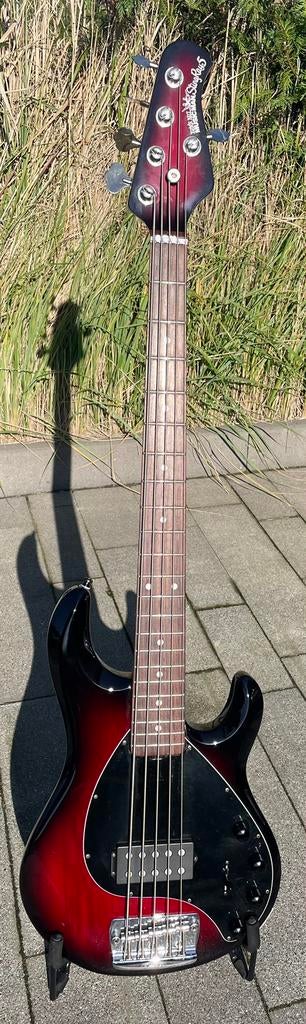 Musicman Stingray V, Zo goed als nieuw