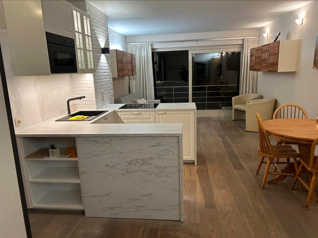 Studio  Middelkerke Zeedijk met Garage en Zwembad 4de verdie