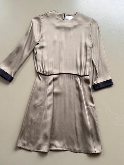 ZGAN Victoria Beckham jurk met mooie subtiele details, Overige kleuren, Verzenden, Victoria Beckham, Zo goed als nieuw
