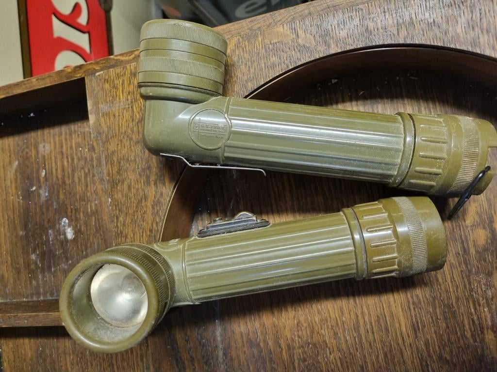 2 lampes de poche militaires usa, Enlèvement ou Envoi