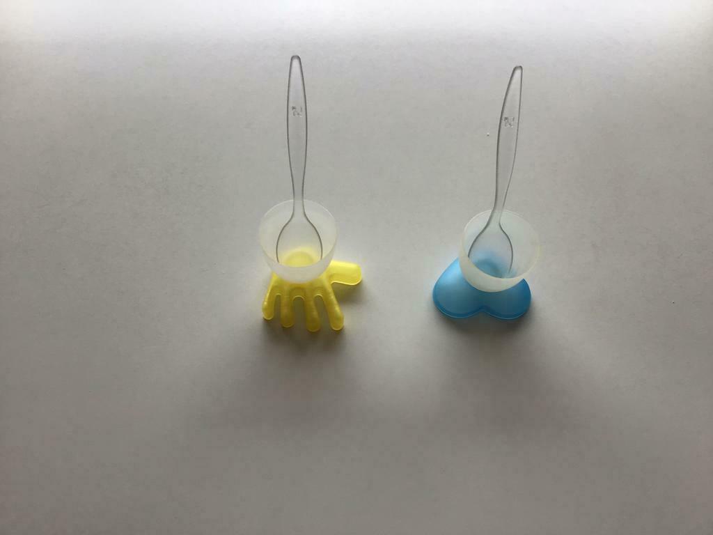 2 eierdopjes in plastic,in goede staat, Huis en Inrichting, Keuken | Servies, Ophalen of Verzenden, Zo goed als nieuw