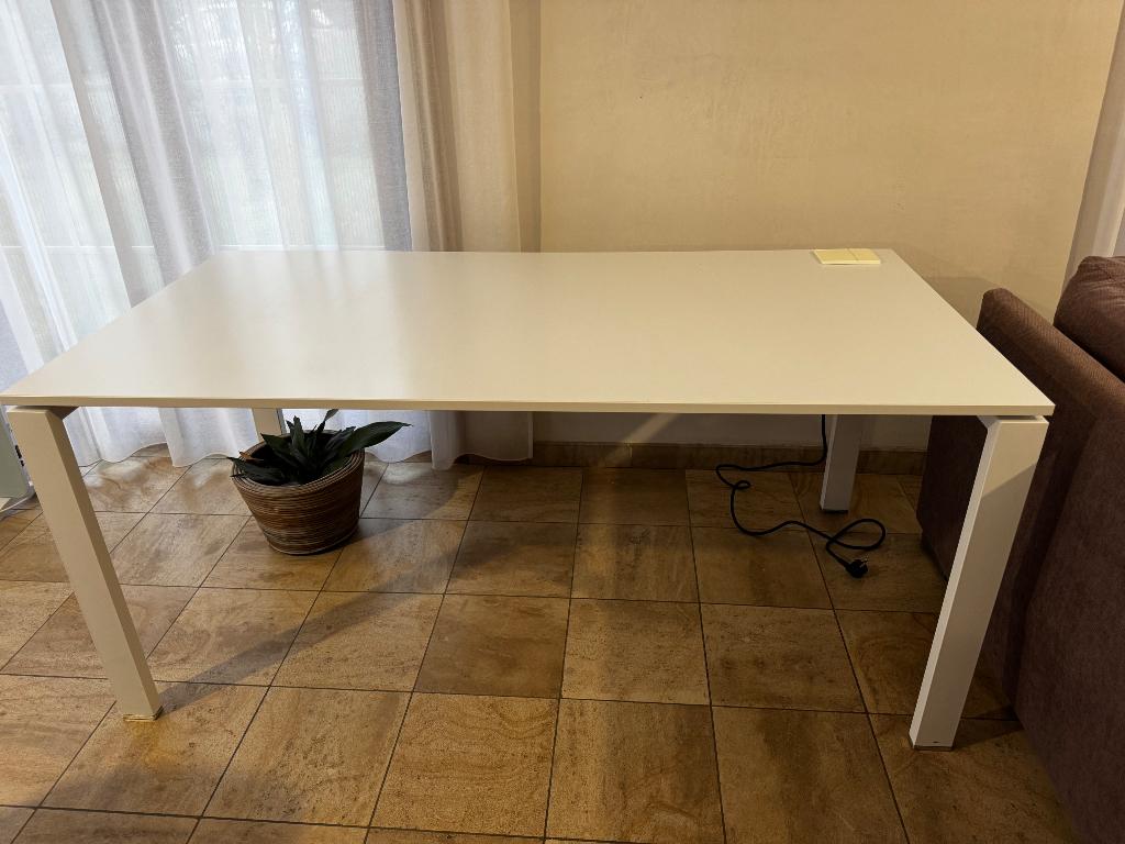 Bureau professionnel 16080 – plateau massif – prises, Enlèvement, Comme neuf