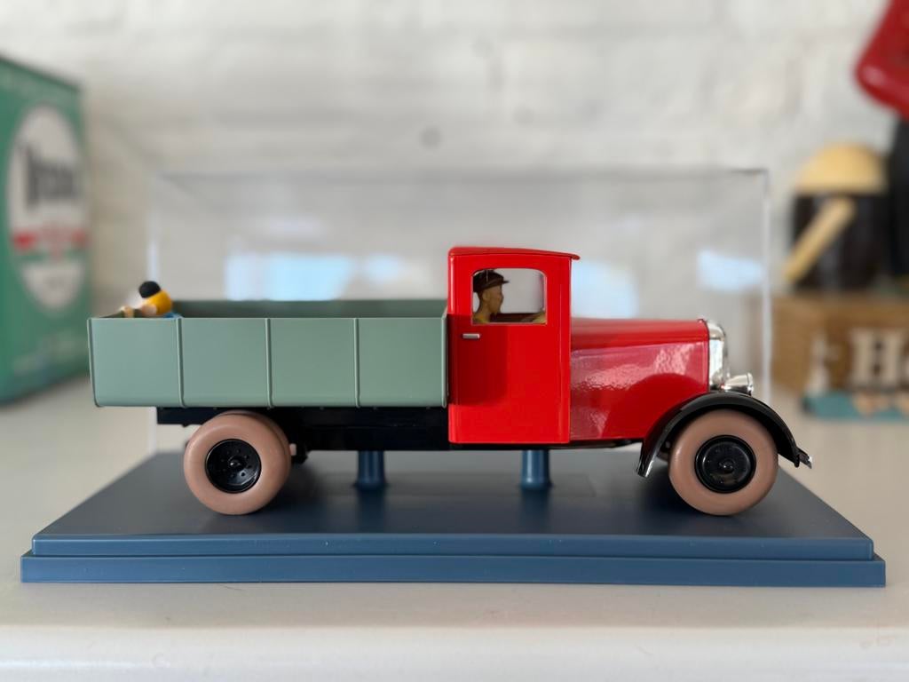 Camion rouge Tintin - Voiture, Collections, Enlèvement ou Envoi, Tintin, Comme neuf, Statue ou Figurine
