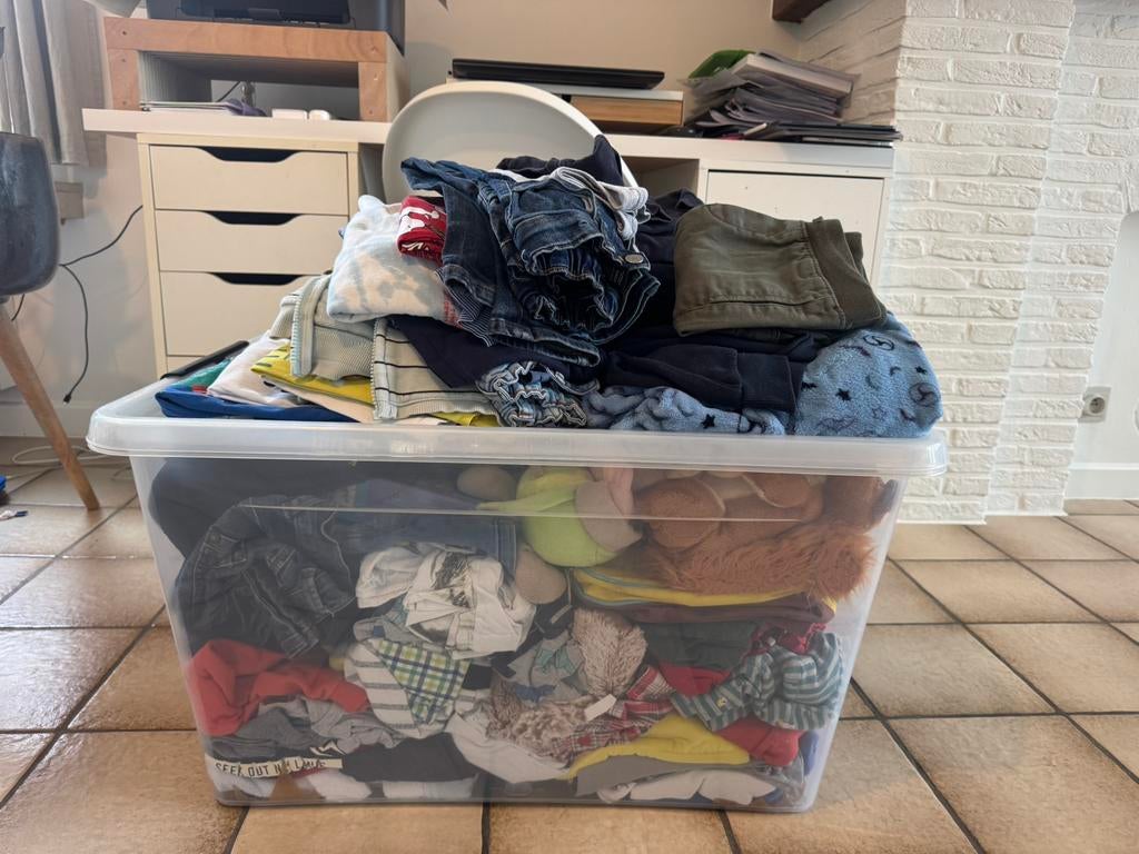 Grote doos met jongenskleding goede staat, van 2 tot 5 jaar, Ophalen, Zo goed als nieuw