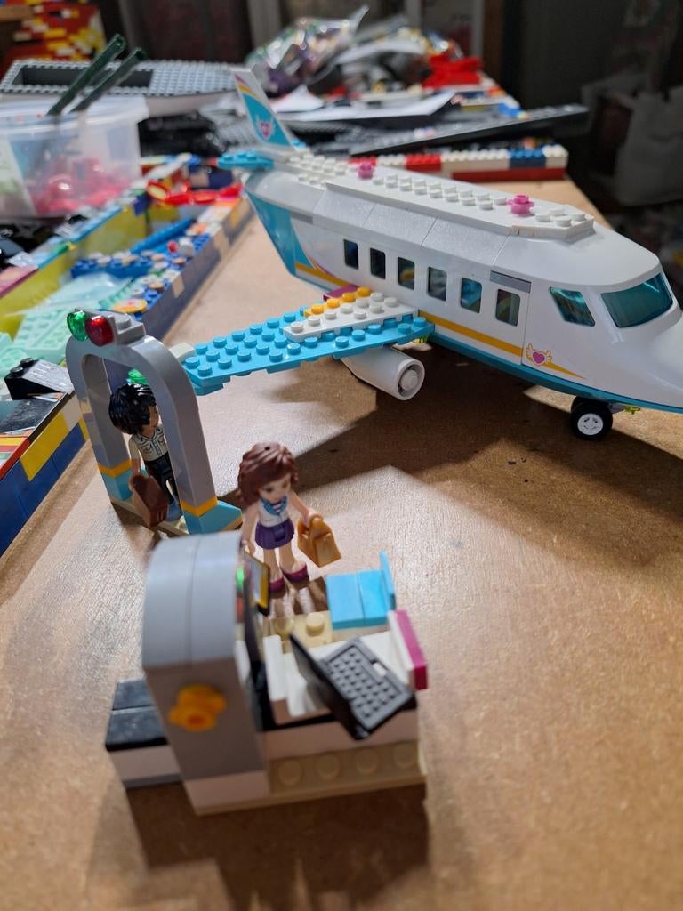 lego 41100 le jet prive de Heartlake City, Kinderen en Baby's, Speelgoed | Duplo en Lego, Zo goed als nieuw, Lego, Complete set