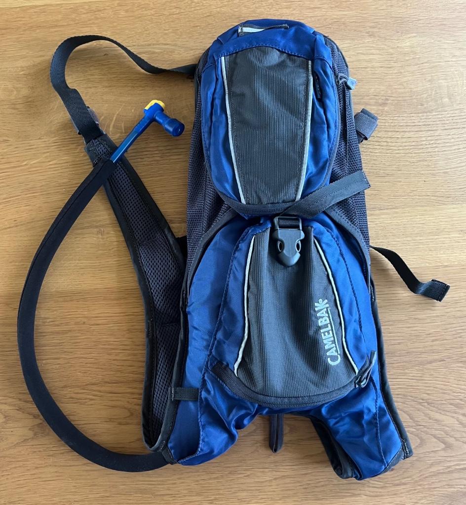 Camelbak rogue 2L (niet gebruikt), Enlèvement, Comme neuf, Sac à dos