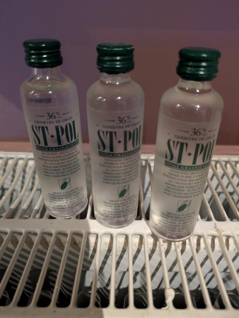 St Pol jenever, Verzamelen, Ophalen of Verzenden, Zo goed als nieuw, Flesje(s)