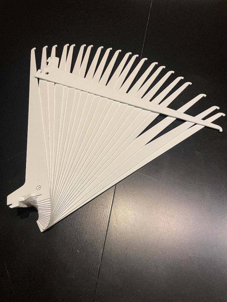 Lot de 22 équerres de fixation - Neuves, Enlèvement ou Envoi, Neuf, Moins de 50 mm, Autres types