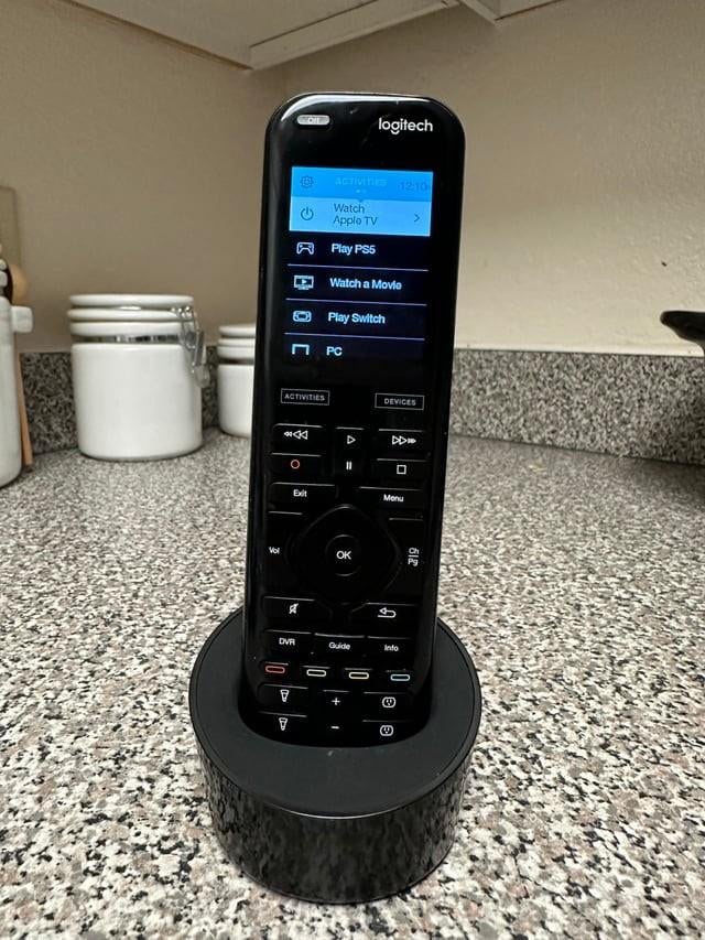 télécommande logitech hermony universel