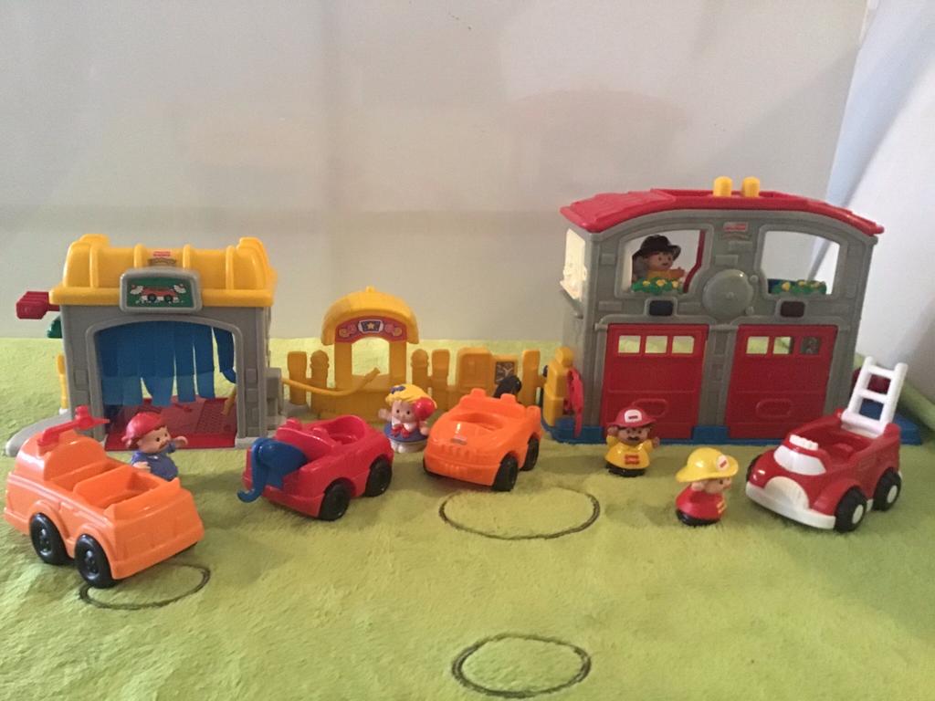 Brandweer kazene en carwas , 2 setje, Enfants & Bébés, Jouets | Fisher-Price, Comme neuf, Avec lumière, Enlèvement ou Envoi