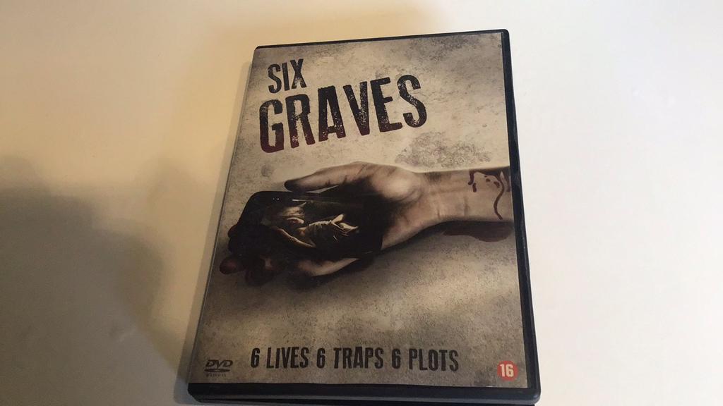 Six graves(g1), Vanaf 16 jaar, Ophalen of Verzenden, Zo goed als nieuw, Slasher