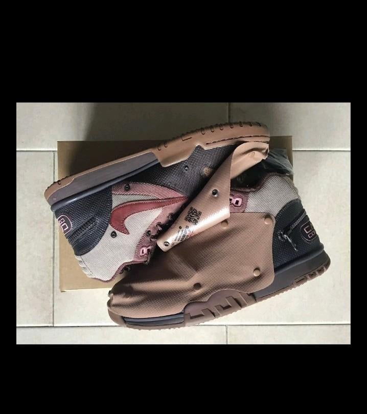 Maat US 8,5 - EU 42,0

Nike Air Trainer 1 SP Travis Scott Br, Kleding | Heren, Schoenen, Ophalen of Verzenden, Nieuw, Bruin