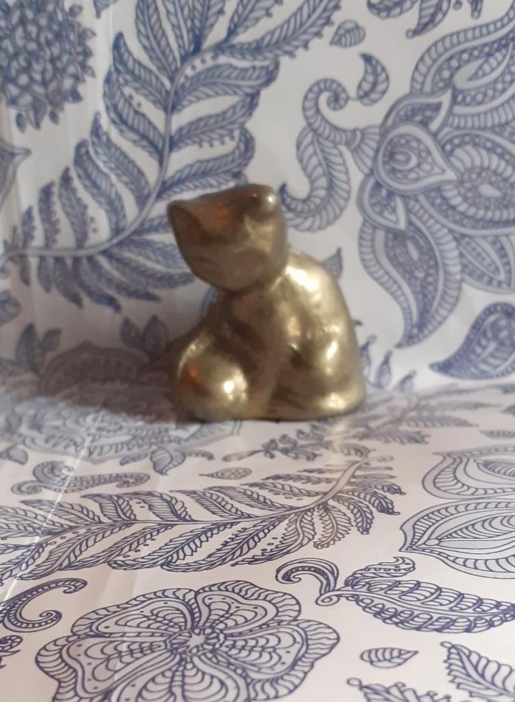 petite figurine chat au ballon en laiton, Collections, Collections Animaux, Enlèvement ou Envoi, Utilisé, Chien ou Chat, Statue ou Figurine