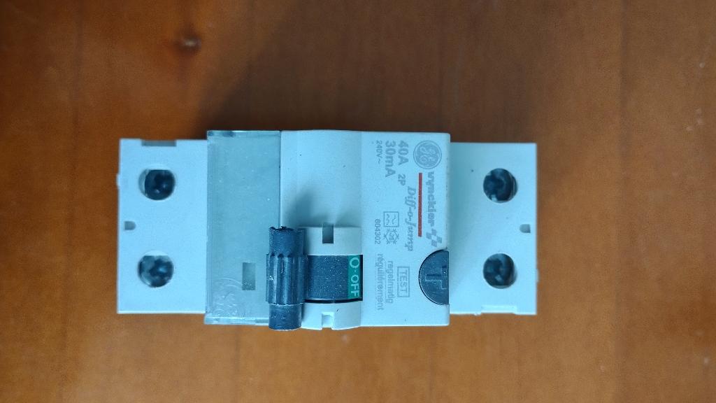 Vynckier differentiaalschakelaar 40A — 30 mA, Doe-het-zelf en Bouw, Elektriciteit en Kabels, Gebruikt, Kabel of Snoer, Ophalen