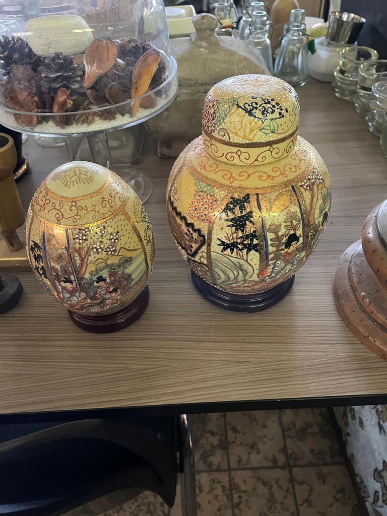 2 Oosterse decoratiepotten met voetstuk – handbeschilderd, Ophalen of Verzenden