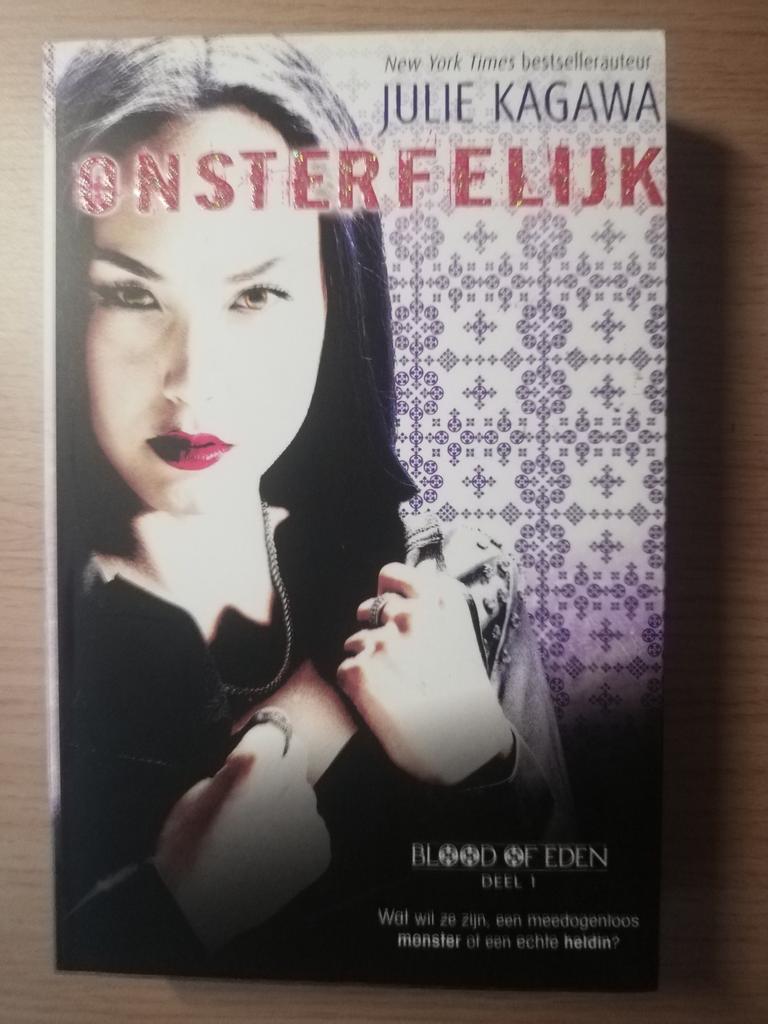 Julie Kagawa - Blood of Eden 1 & 2, Julie Kagawa, Ophalen of Verzenden, Zo goed als nieuw