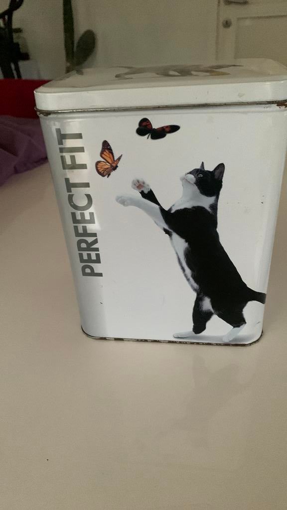 Curver blik voedselcontainer ontworpen vr kattenvoer., Ophalen, Zo goed als nieuw