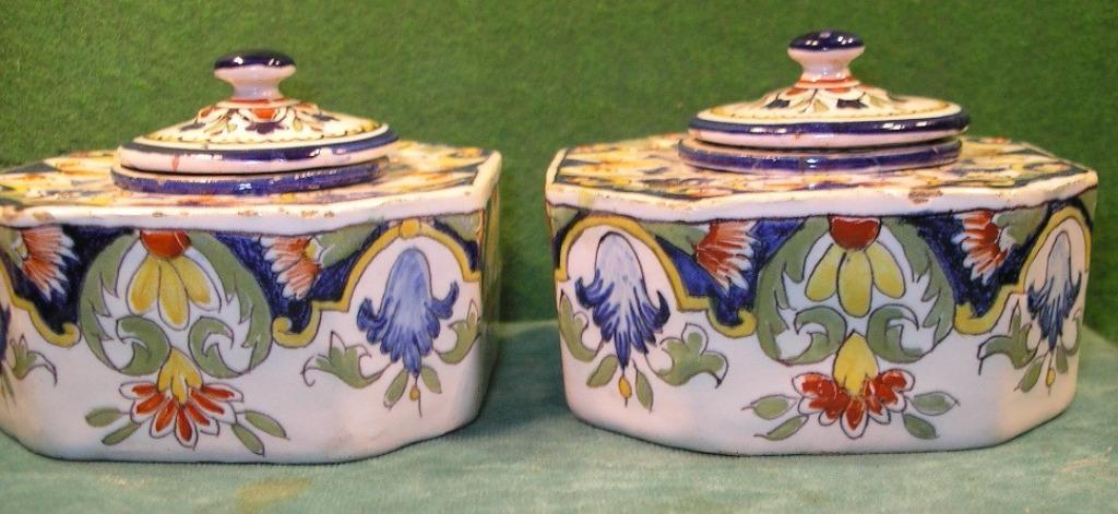 PAIRE D'ENCRIERS EN FAIENCE POLYCHROME ROUEN, Enlèvement ou Envoi