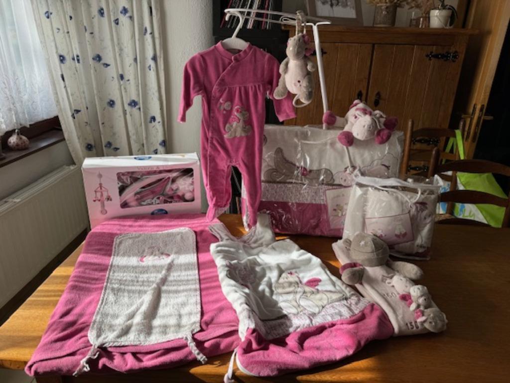 Victoria et Lucie Noukie's, Rose, Comme neuf, Enlèvement, Autres types