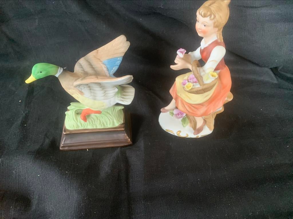 Belles figurines ornementales - bouquetière et canard, Enlèvement, Comme neuf