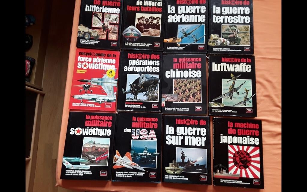 12 livres divers guerre, Livres, Enlèvement, Comme neuf
