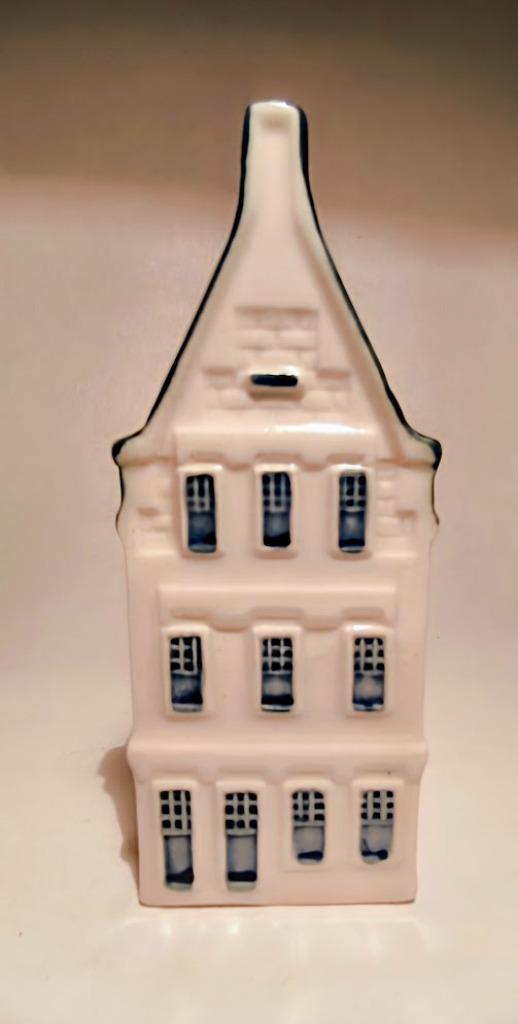 KLM huisje nr 31,  Koornmarkt 87 te Delft.(1967), Ophalen