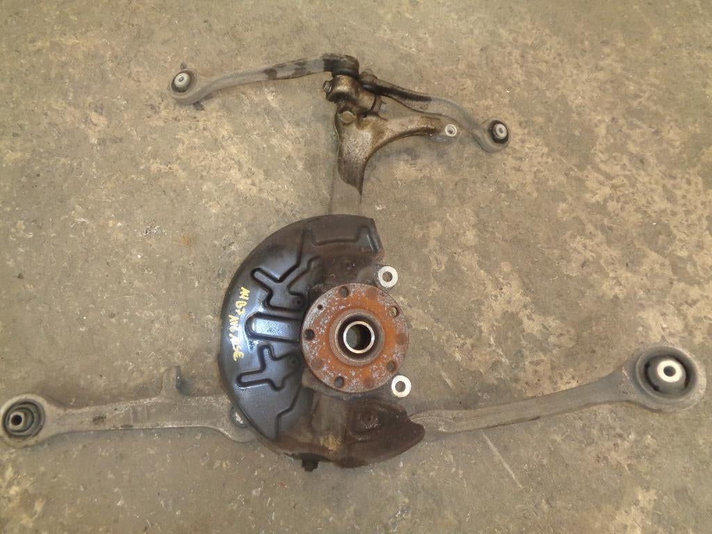 A vendre Fusée d'essieu + moyeu avant gauche Audi A4 B7, Enlèvement, Utilisé, Audi