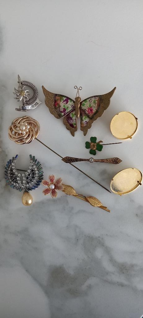 9 broches/spelden, Ophalen of Verzenden, Groen