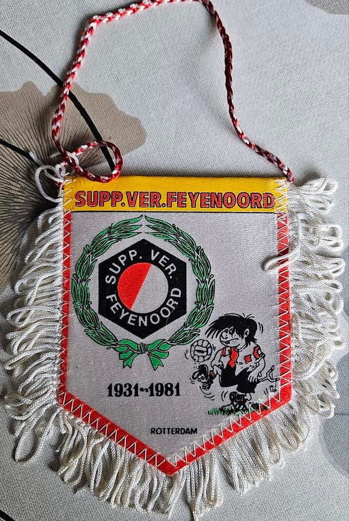 Feynoord vaantje supportersvereniging 1981
De af, Verzamelen, Ophalen of Verzenden, Zo goed als nieuw