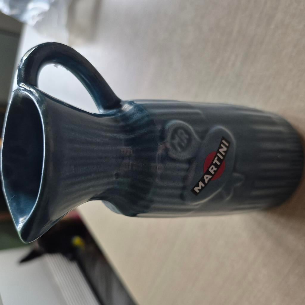 Carafe à martini des années 70, Enlèvement