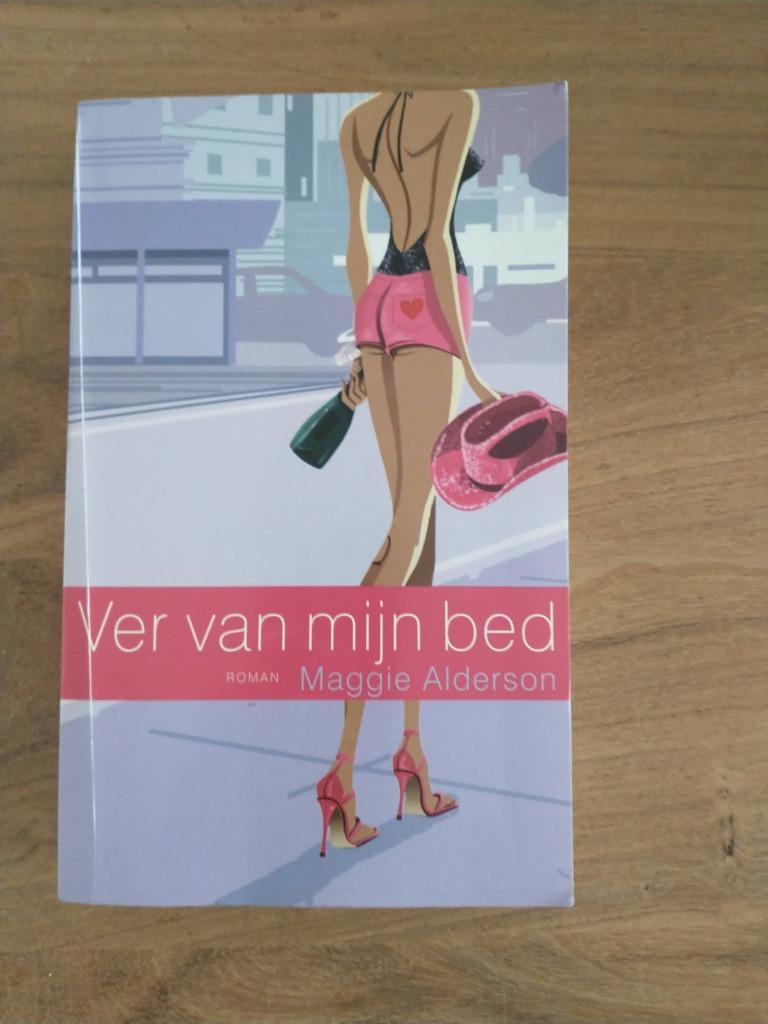 Roman - Ver van mijn bed door Maggie Alderson, Ophalen of Verzenden, Gelezen, Maggie Alderson
