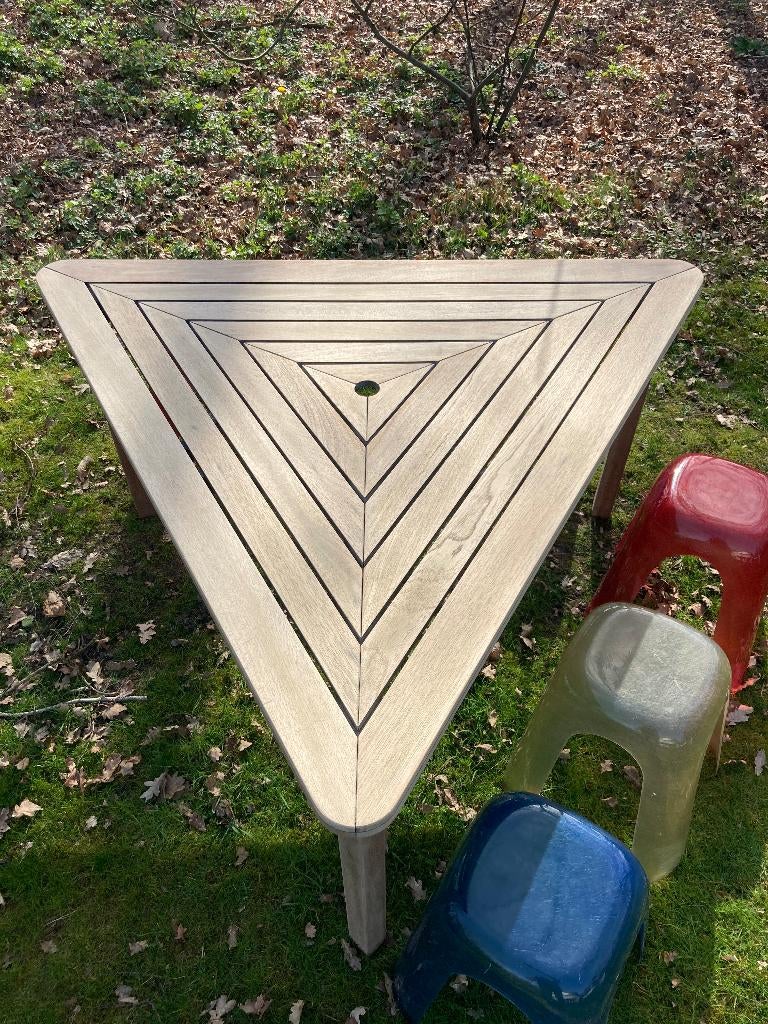 Driehoekige tafel van teakhout, zeldzaam., Ophalen, Gebruikt, Teakhout