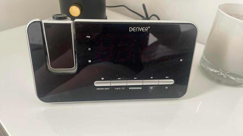 Klokradio, merk denver, zwart met metaalkleurige toetsen, Elektronische apparatuur, Wekkers, Ophalen, Zo goed als nieuw