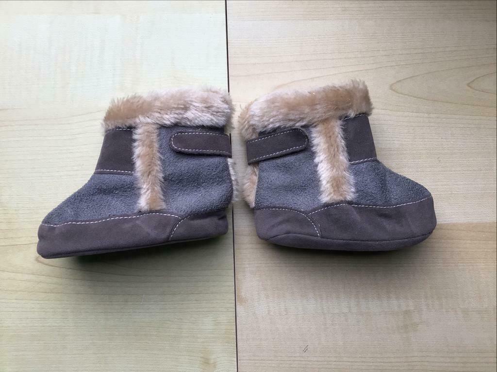 Chaussons bébé en daim et fourrure, Enlèvement ou Envoi, Comme neuf