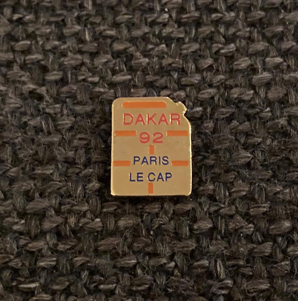 PIN - DAKAR 92 - PARIS LE CAP - RALLYE - RALLY, Envoi, Utilisé, Sport, Insigne ou Pin's
