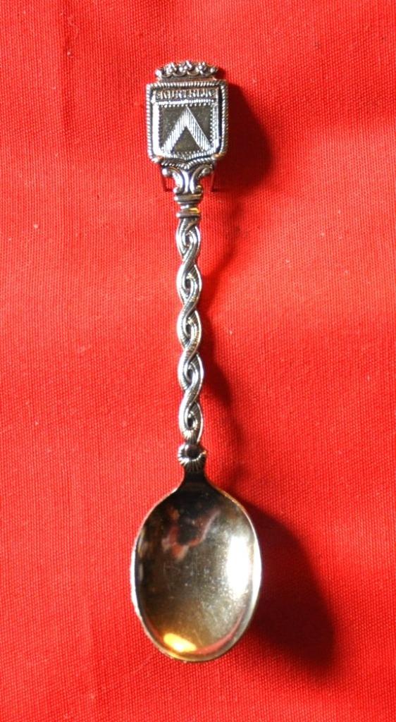 petite cuillère de collection écusson kortrijk, Collections, Collections Autre, Comme neuf, Enlèvement ou Envoi