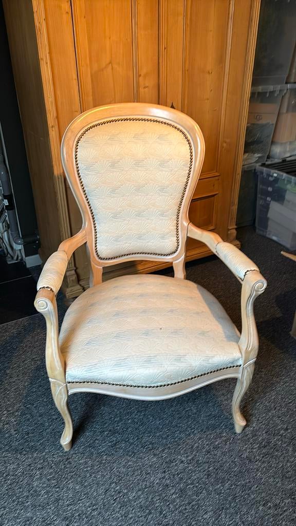 klassieke, gestoffeerde houten fauteuil in Louis XV-stijl, Ophalen, Minder dan 75 cm, Zo goed als nieuw, 50 tot 75 cm