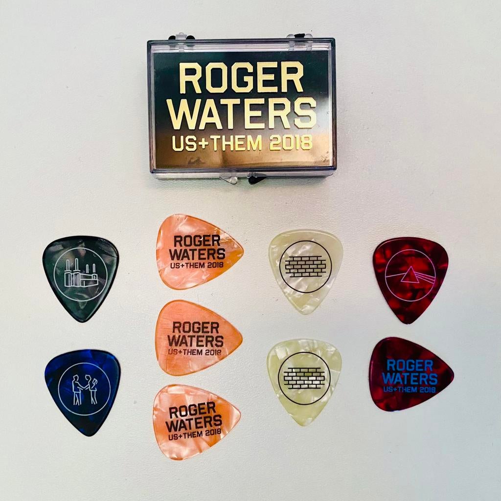 Roger Waters 9x Gitaar Plectrums VIP Us + Them 2018 & doosje, Verzamelen, Ophalen of Verzenden, Nieuw, Instrument of Accessoires