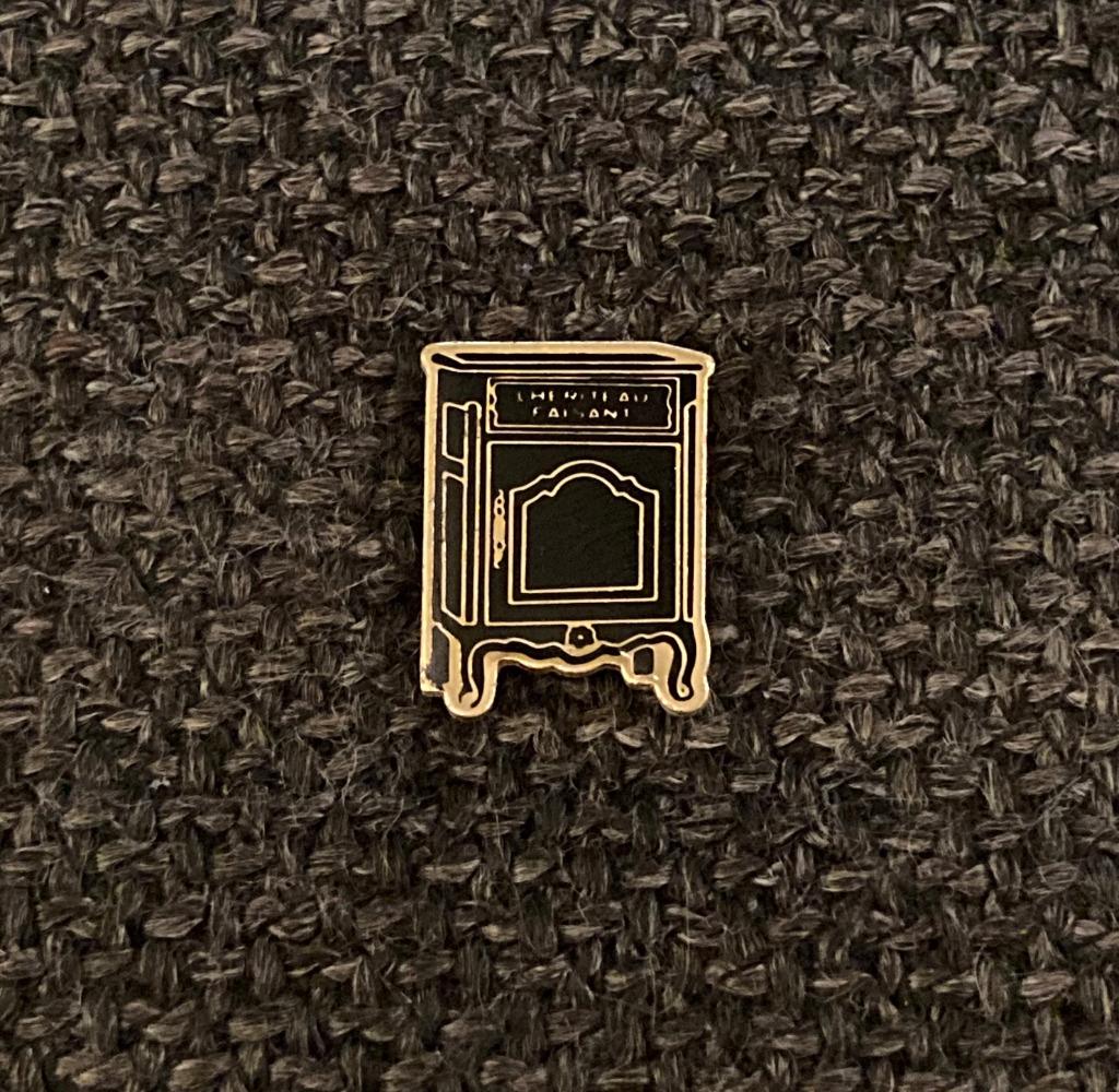 PIN - KAST - KASTJE - ARMOIRE, Envoi, Utilisé, Autres sujets/thèmes, Insigne ou Pin's