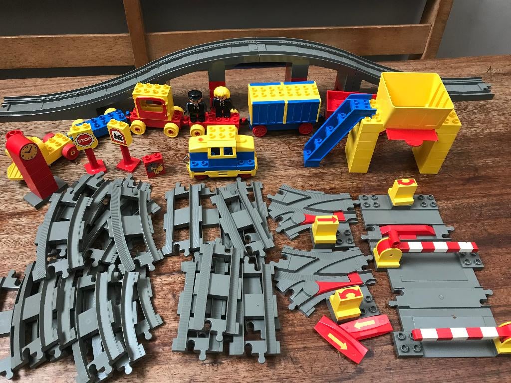 Duplo trein,locomotief,wagons,brug,sporen,wissels,slagboom, Ophalen, Gebruikt, Complete set, Duplo