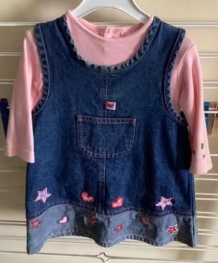 blauw jeanskleedje met roze longsleeve maat 80, Enfants & Bébés, Vêtements de bébé | Taille 80, Enlèvement ou Envoi, C&A, Fille