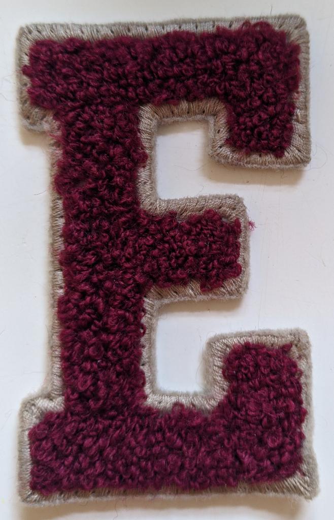 Letter E - vintage 7x4.5cm, Hobby en Vrije tijd, Kledingapplicaties en Hotfix, Gebruikt, Overige applicaties, Ophalen of Verzenden