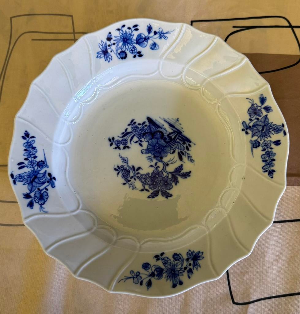 Assiette en porcelaine tendre Tournai, Enlèvement