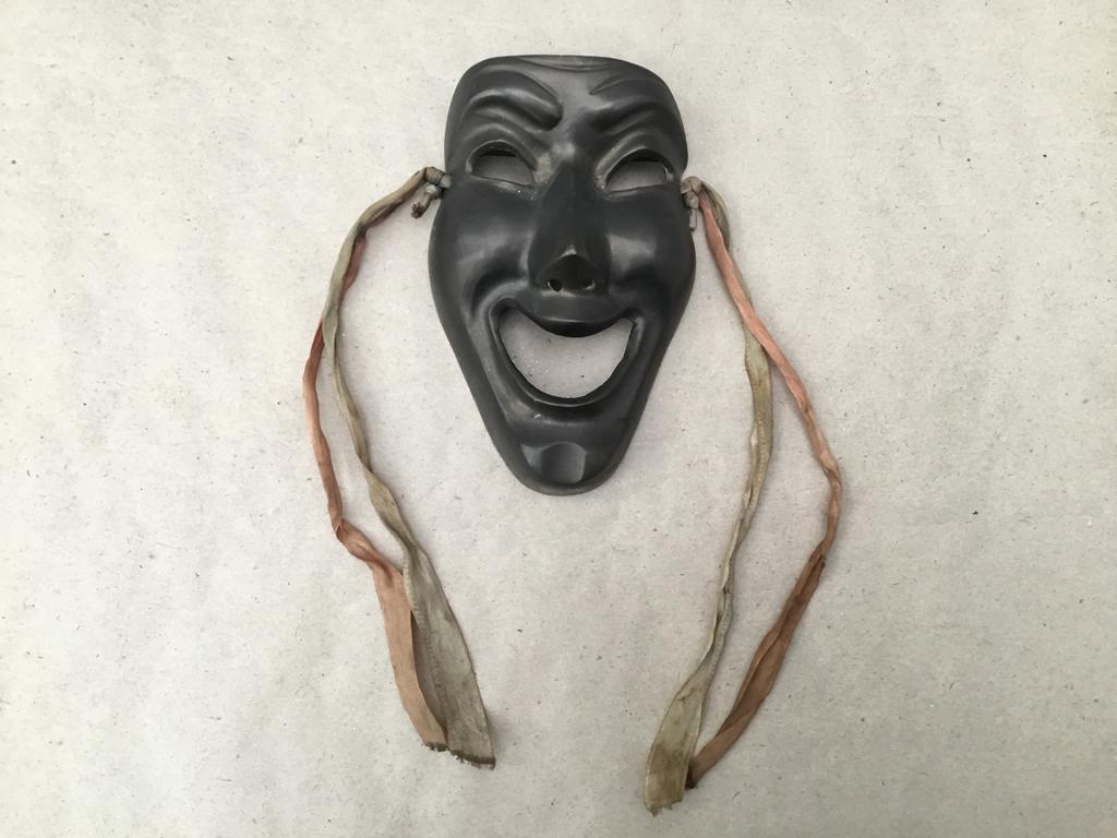 Masker met lintjes theater als decoratie, Ophalen of Verzenden, Gebruikt