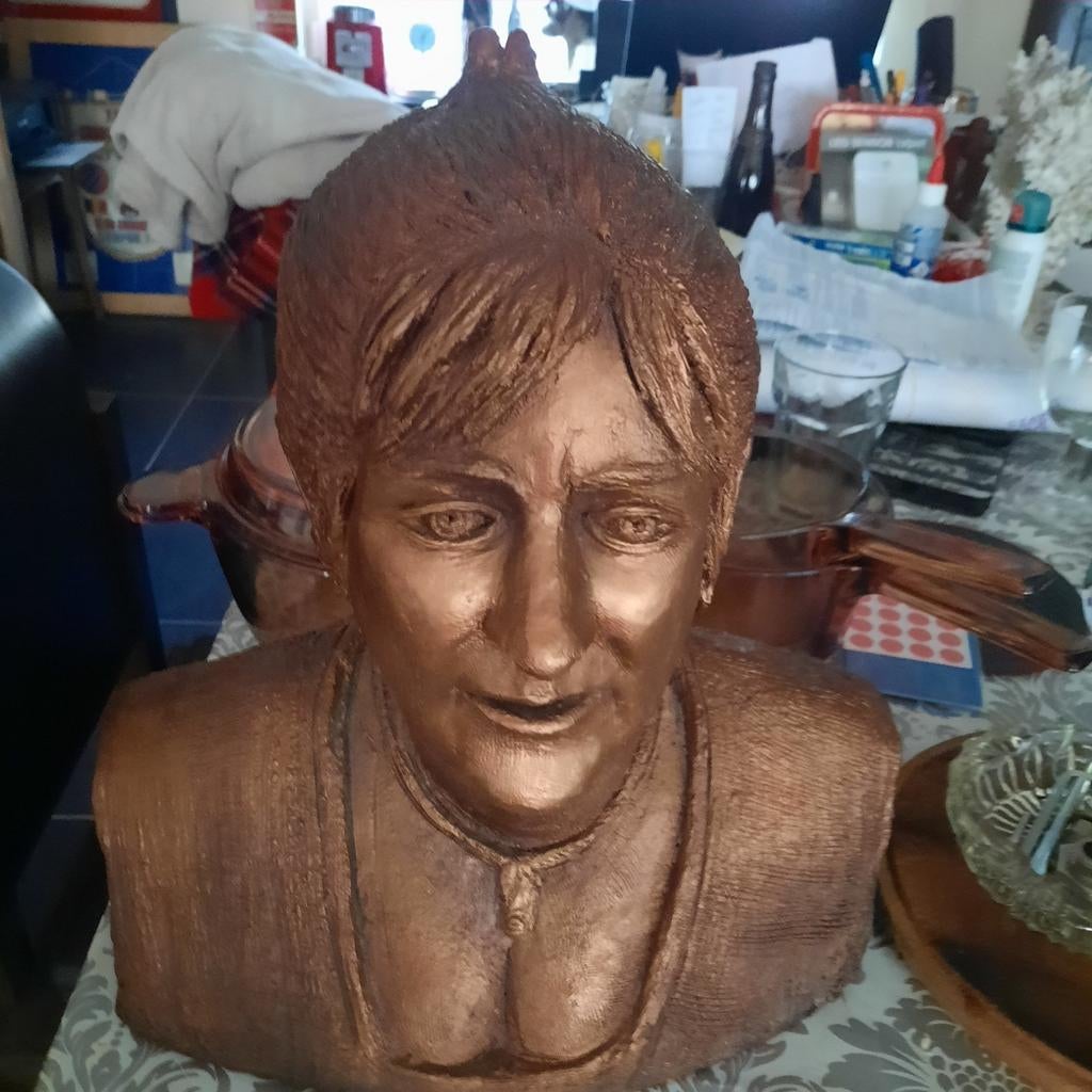 Borstbeeld , heel zwaar ! In terracotta ! Getekend VD ., Ophalen of Verzenden
