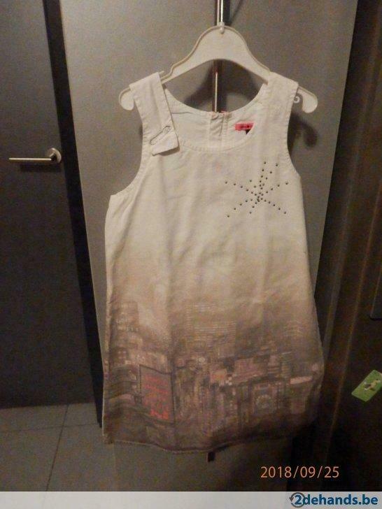 IKKS: Wit kleedje met skyline. Maat 8 jaar, Kinderen en Baby's, Ophalen of Verzenden, Gebruikt, Meisje, Jurk of Rok