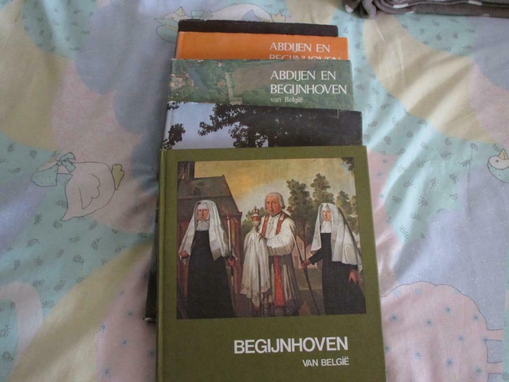 5 boeken over begijnhoven van belgie, Boeken, Ophalen, Gelezen