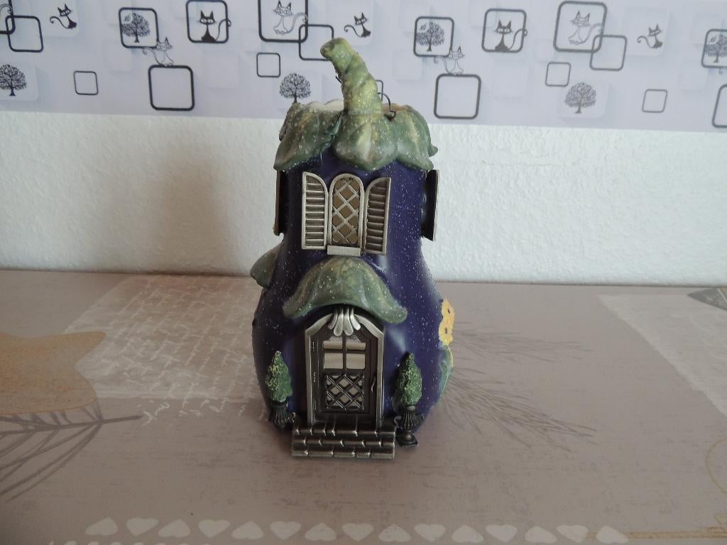 Décoration - Bougeoir, maison en forme d'aubergine, Antiquités & Art, Enlèvement