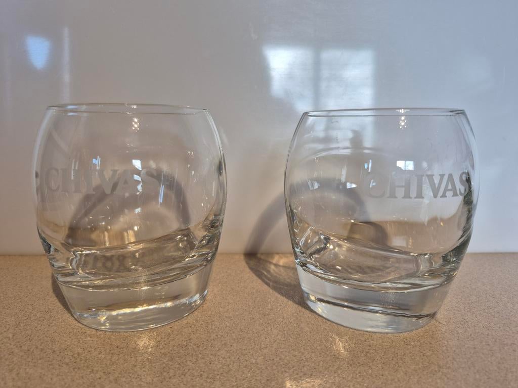 Chivas 2 stuks whiskey glazen witte bedrukking, Enlèvement ou Envoi, Comme neuf, Verres et Verres à shot