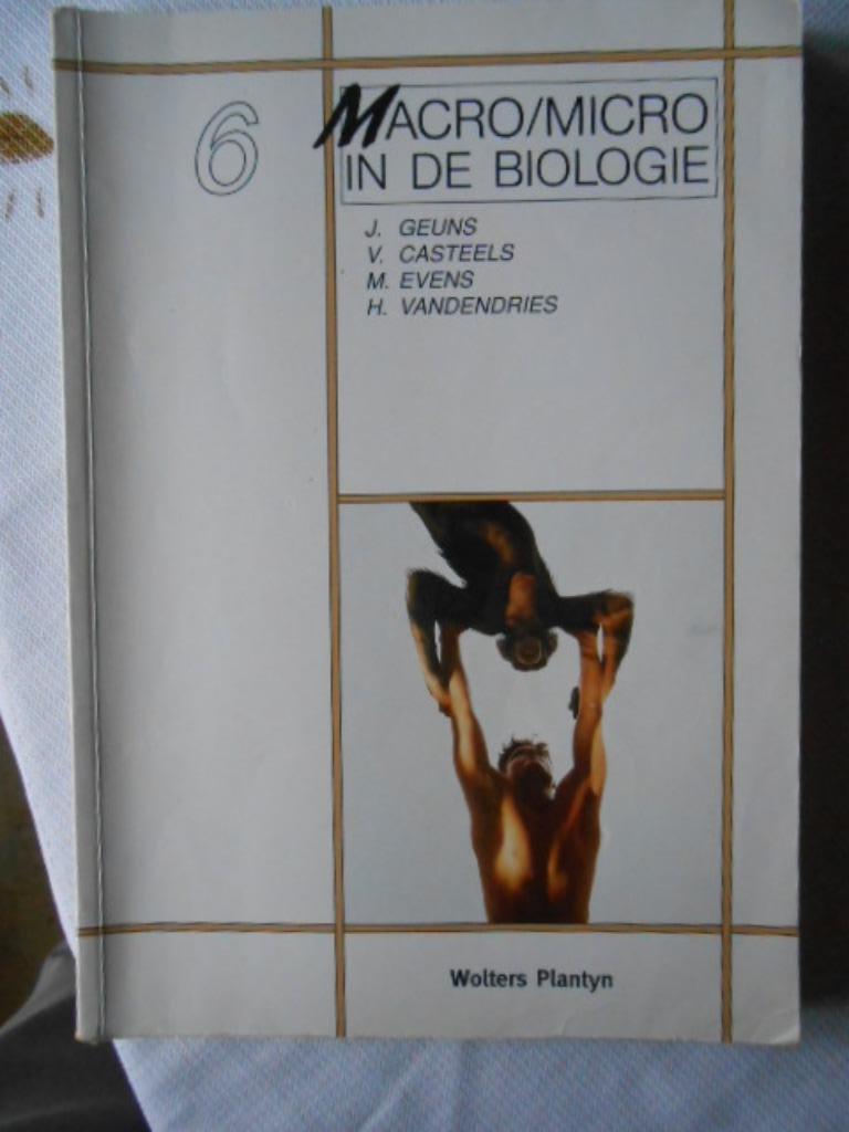 macro / Micro en biologie N 6 troisième édition, Enlèvement ou Envoi, Utilisé, Biologie